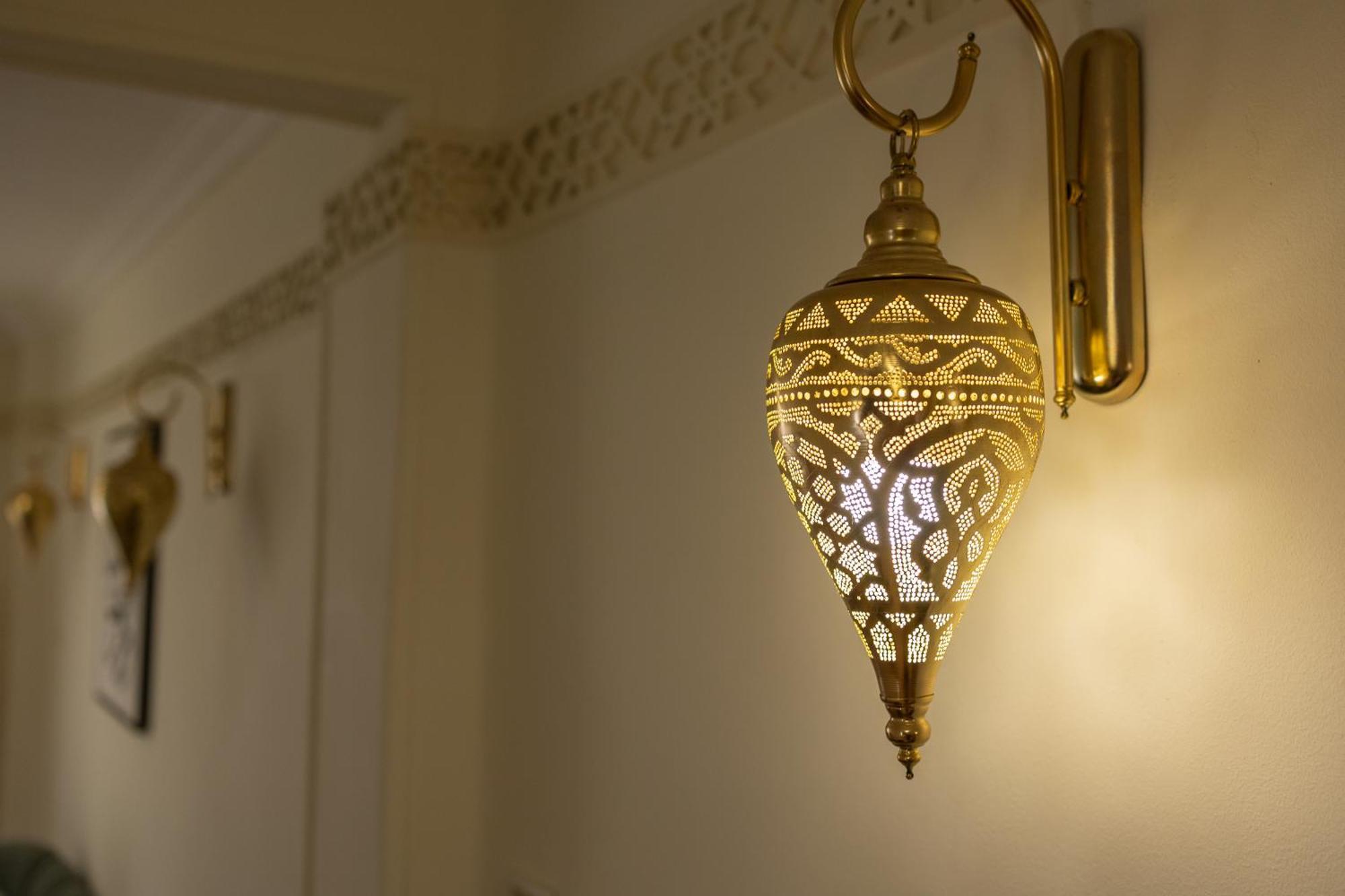 Islamic Artsy In Downtown Apartment